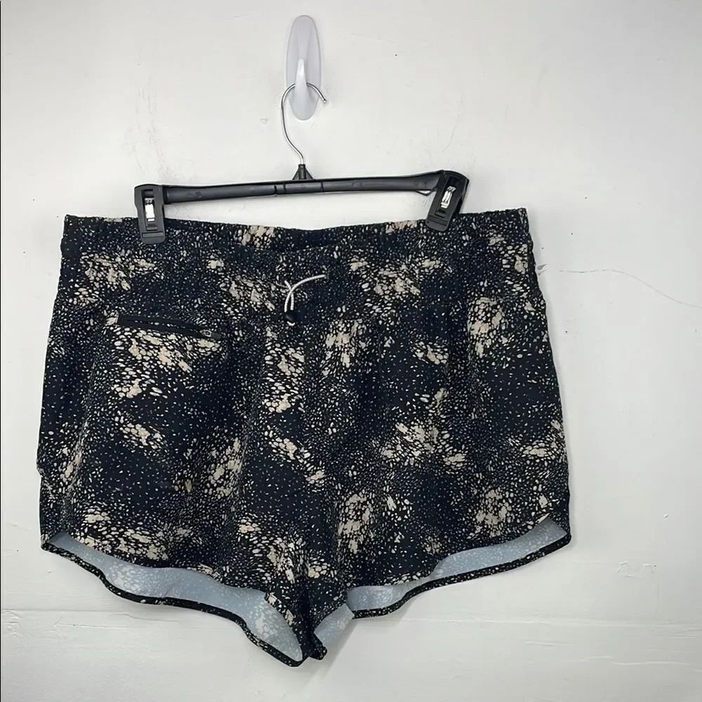 Old Navy Extra High-Waisted Dolphin-Hem Run Shorts 2.5-inch inseam 2X